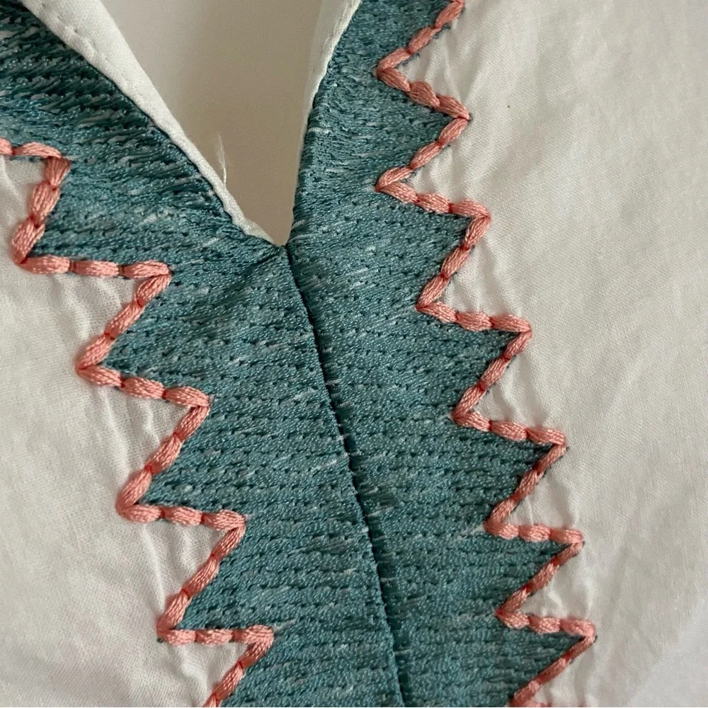 3/$25 Chicos embroidered summer tunic L - Picture 7 of 8